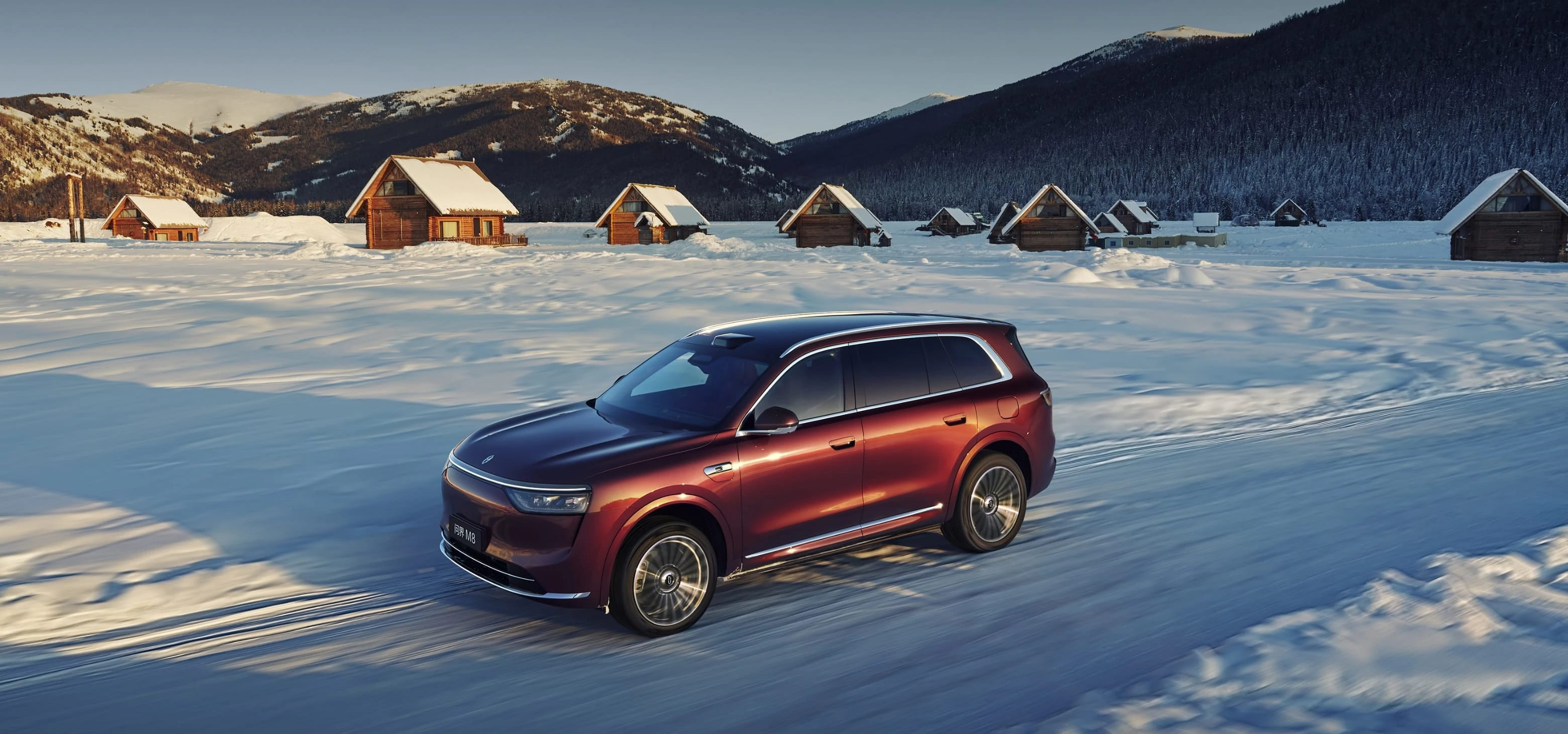 Гібридний автомобіль Aito M8 DM